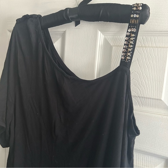 Avenue Luxe Collection Black One-Shoulder Top with Studded Strap size 22/24 - Picture 8 of 8